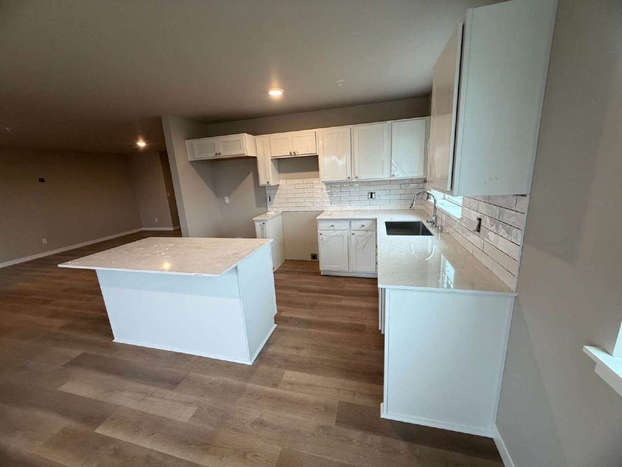 119 Rainier Ave S - Photo 4 of 15