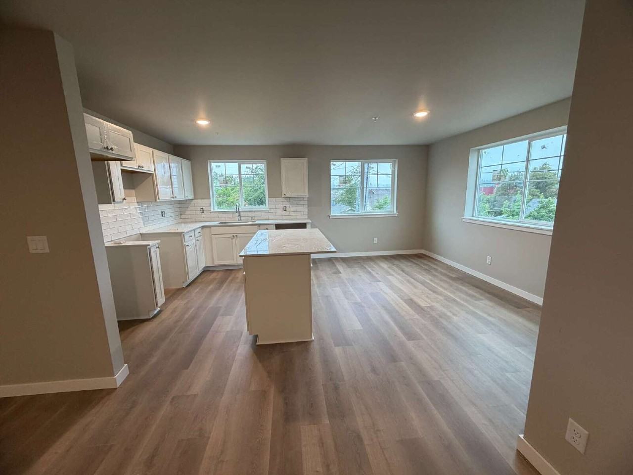 119 Rainier Ave S - Photo 3 of 15