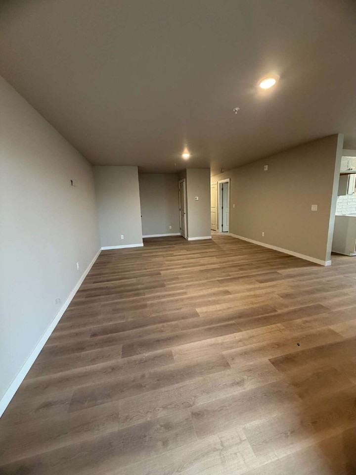 119 Rainier Ave S - Photo 5 of 15