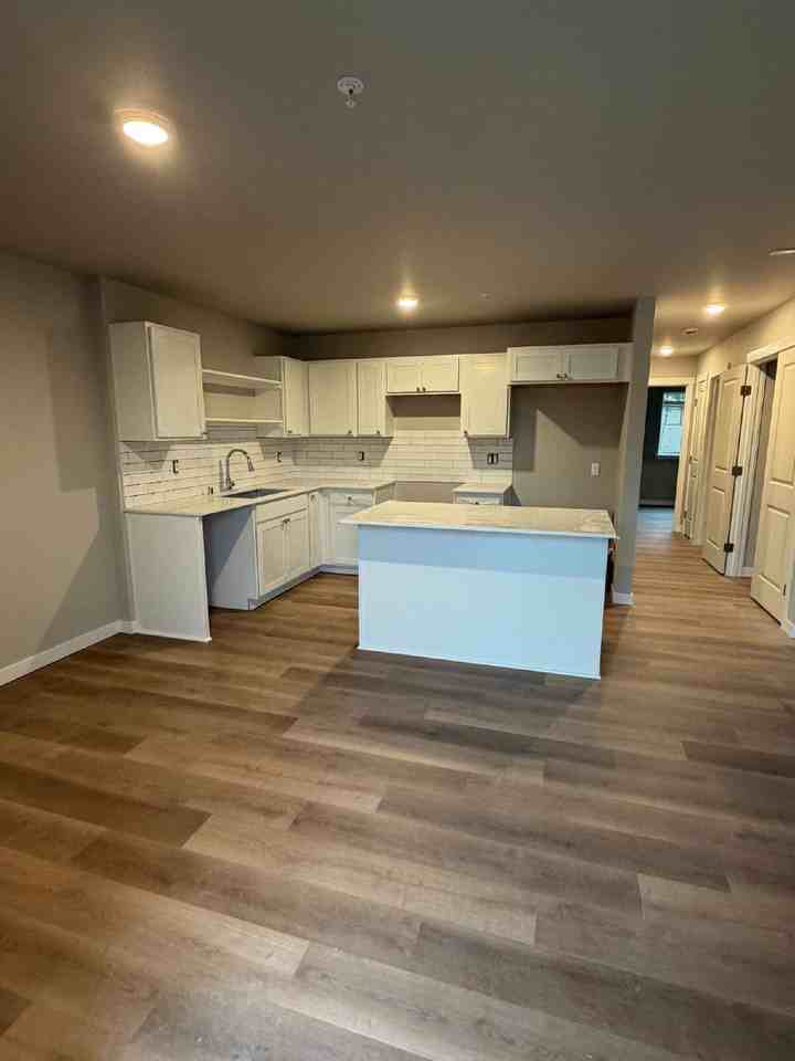 119 Rainier Ave S - Photo 3 of 14
