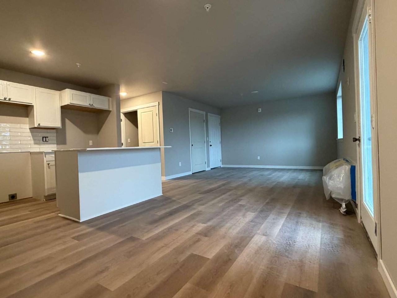 119 Rainier Ave S - Photo 4 of 14