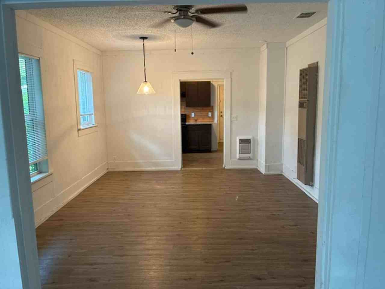 3905 Stuart St - Photo 4 of 9