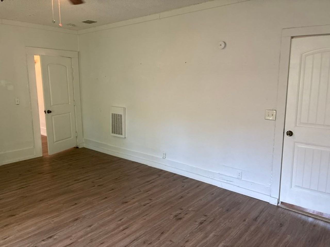 3905 Stuart St - Photo 7 of 9