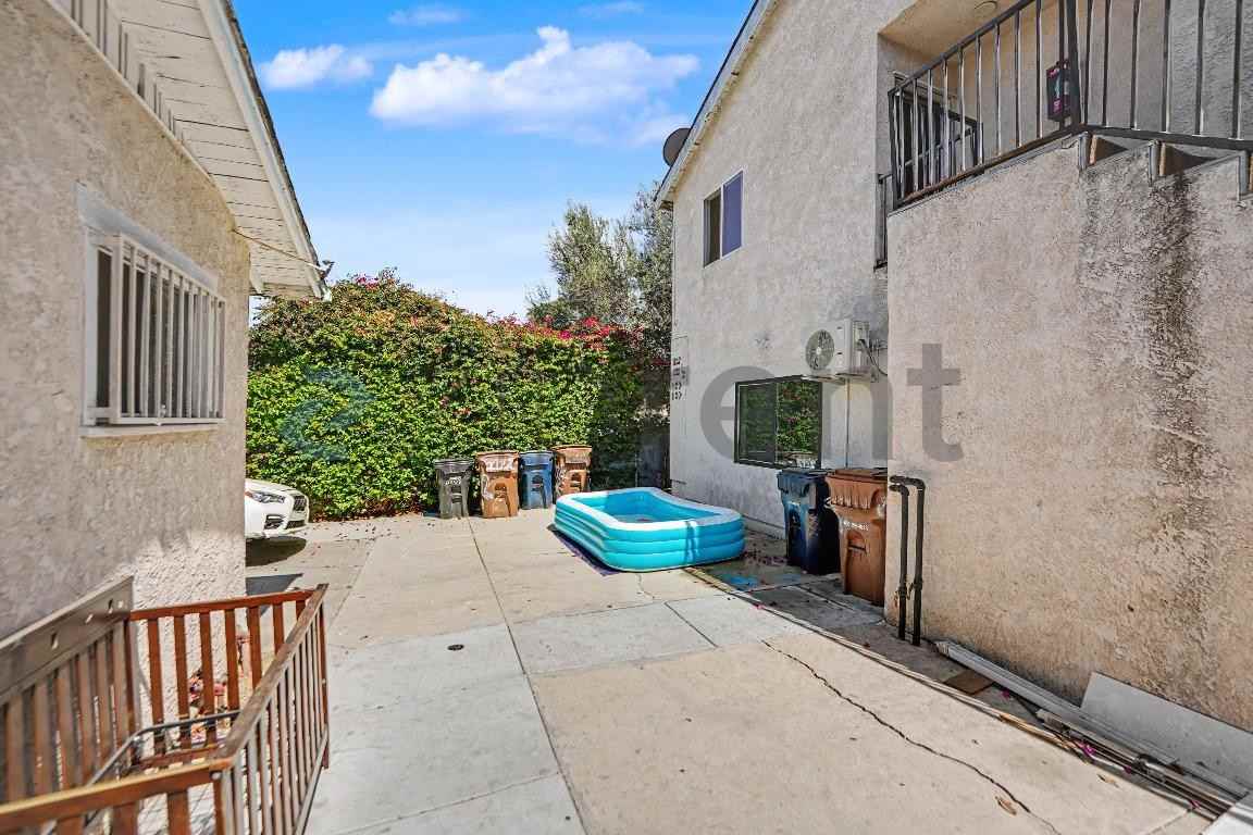 1122 W 93rd St - Photo 2 of 10