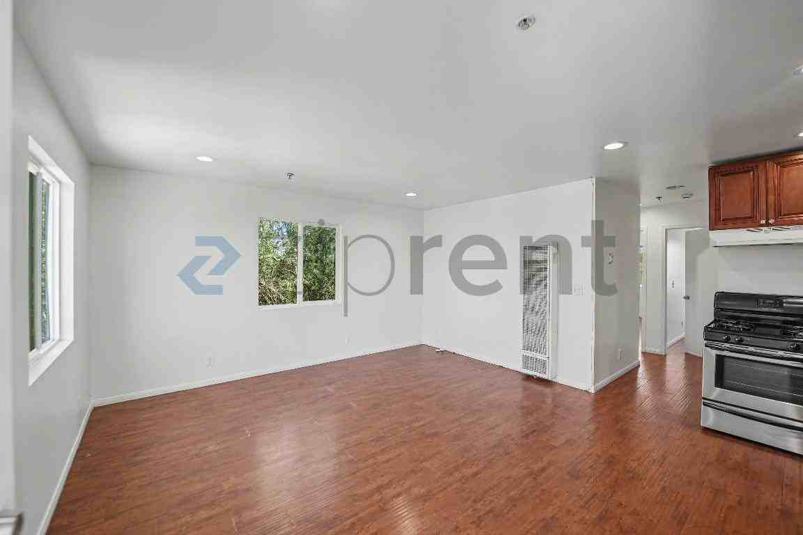 1122 W 93rd St - Photo 4 of 10