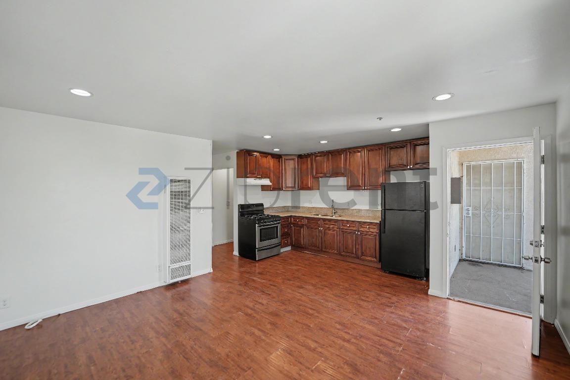 1122 W 93rd St - Photo 5 of 10