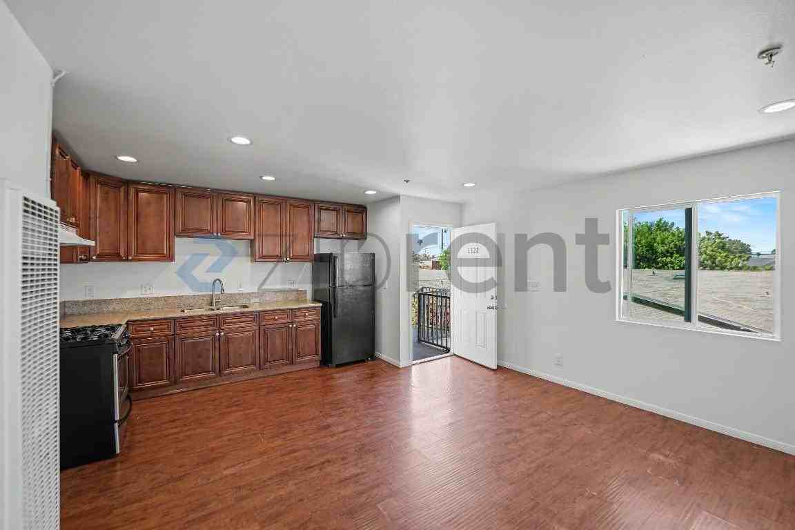 1122 W 93rd St - Photo 6 of 10