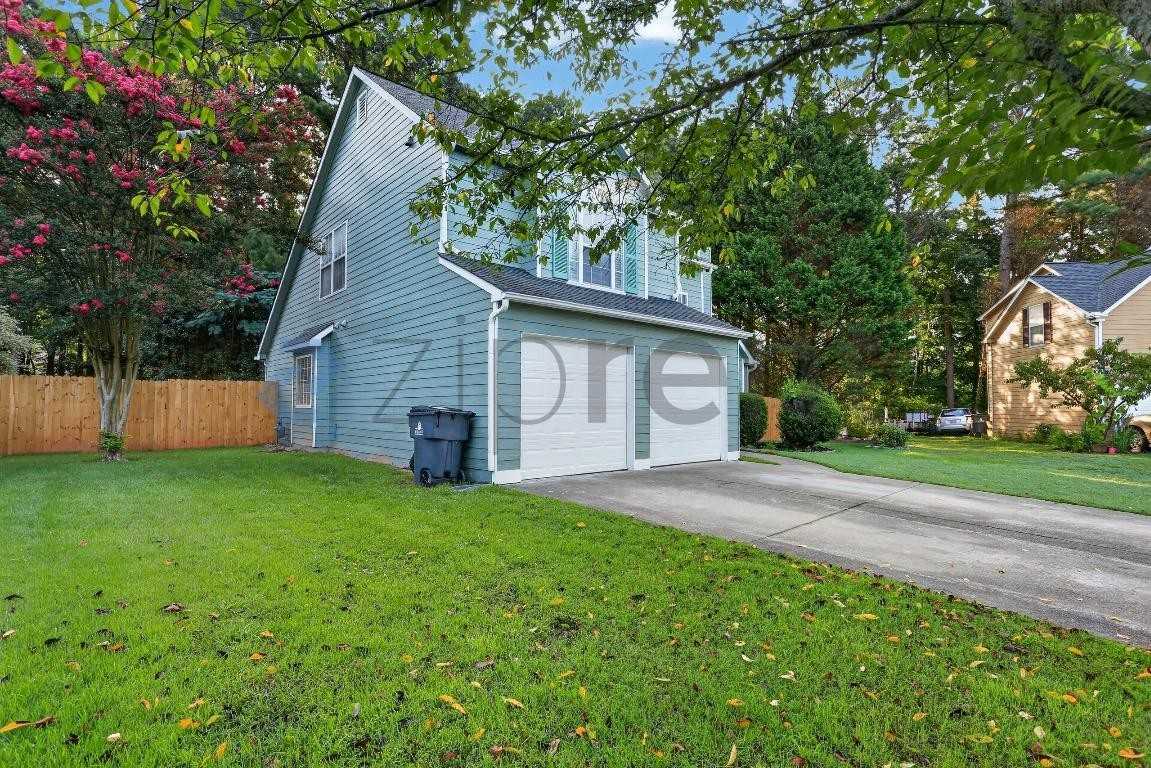 4972 Lake Park Cir - Photo 2 of 35