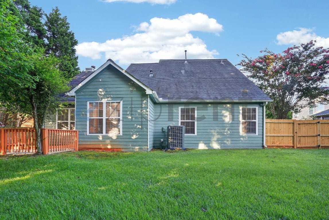 4972 Lake Park Cir - Photo 6 of 35