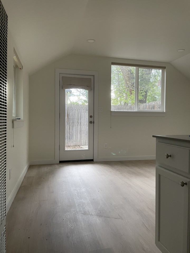 932 Bross St #B - Photo 5 of 11