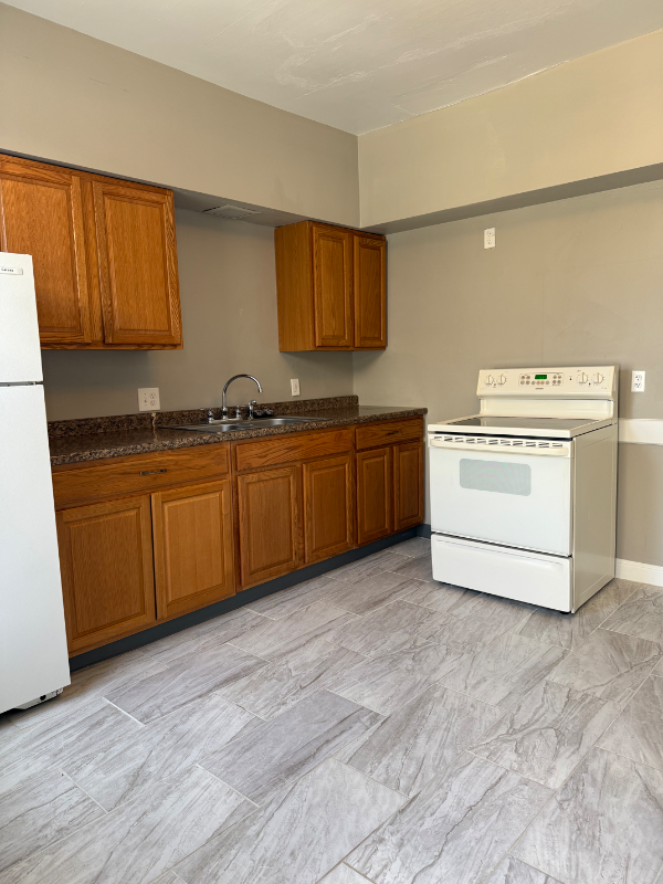 418 W 3rd St - Photo 2 of 10