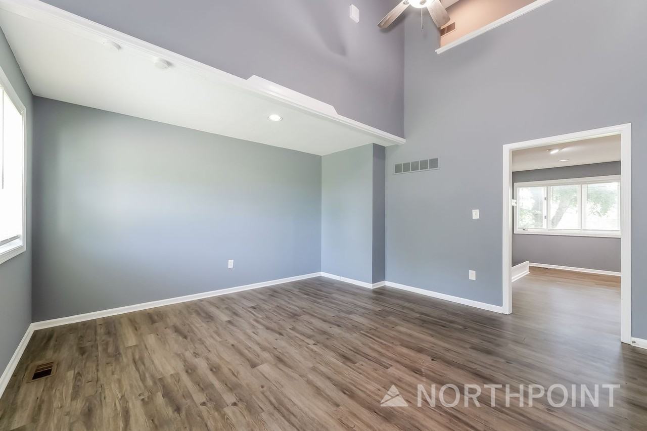 3509 E 114th Ter - Photo 2 of 16