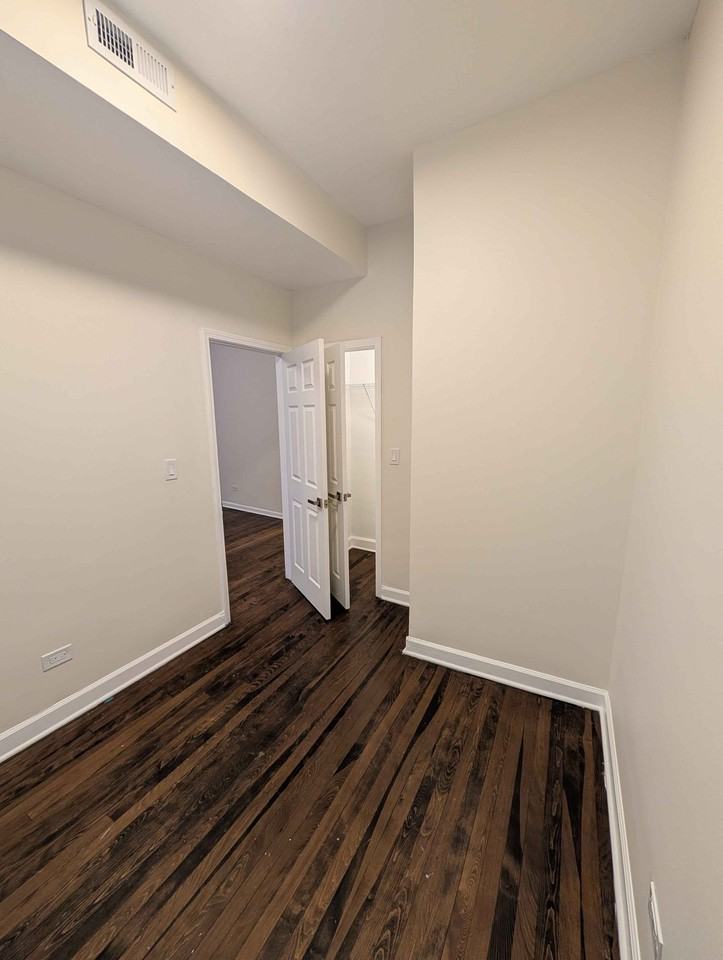 2302 N Hamlin Ave #2 - Photo 4 of 12