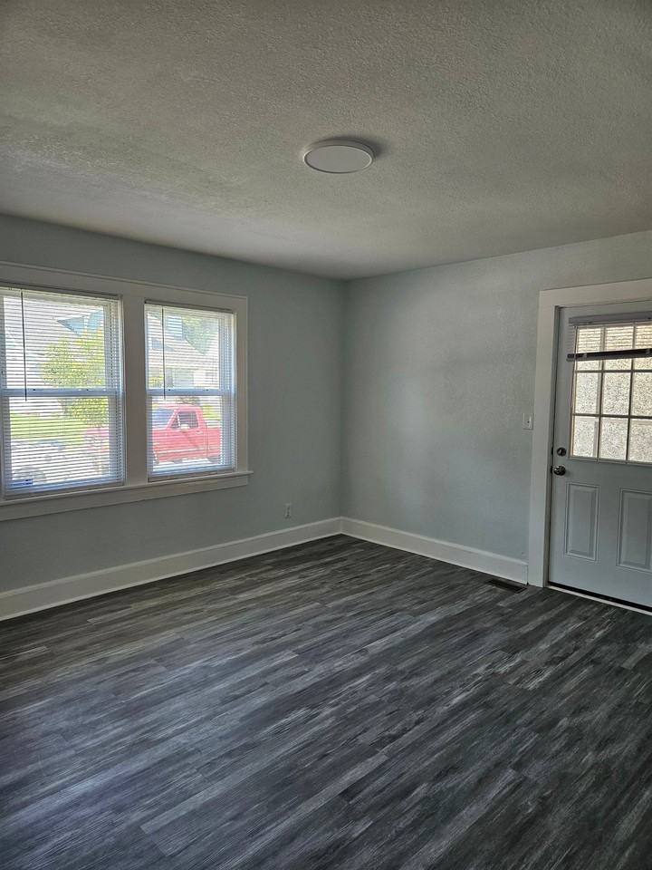 133 W Ocean Ave #1 - Photo 2 of 8