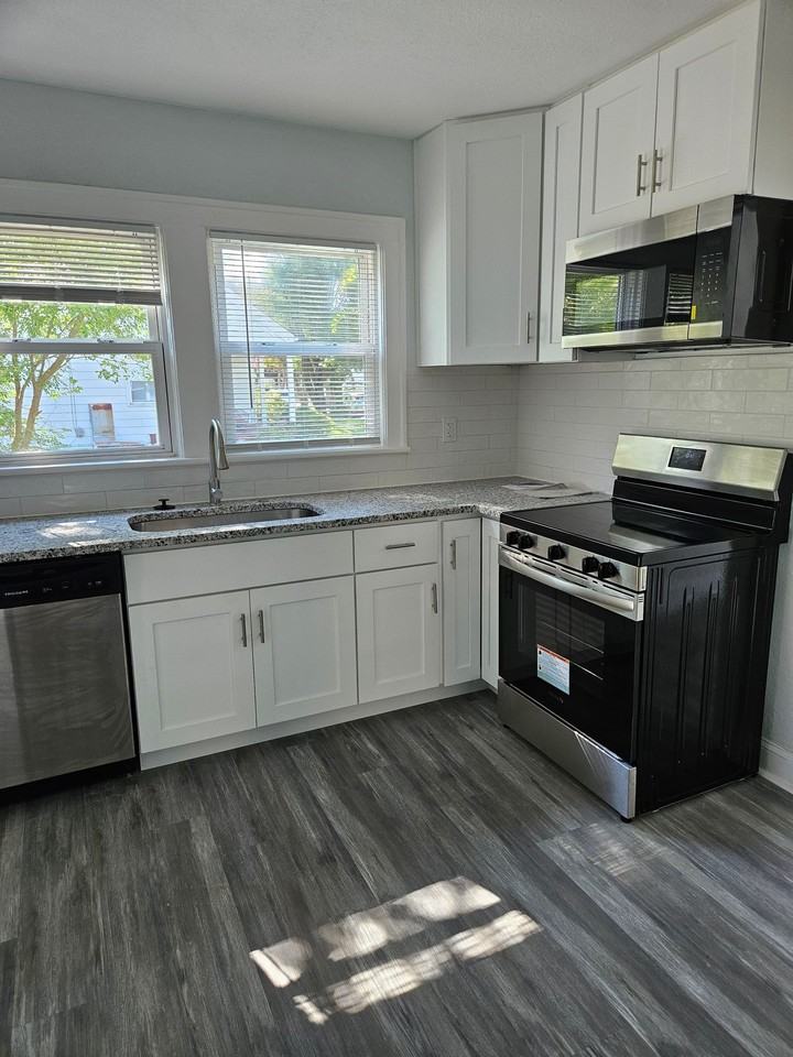 133 W Ocean Ave #1 - Photo 7 of 8