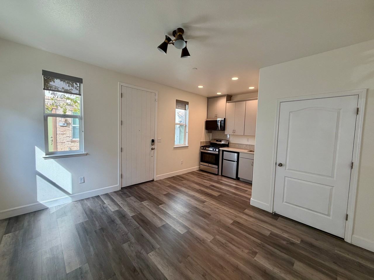 2733 Sorano Ct #7B - Photo 4 of 10