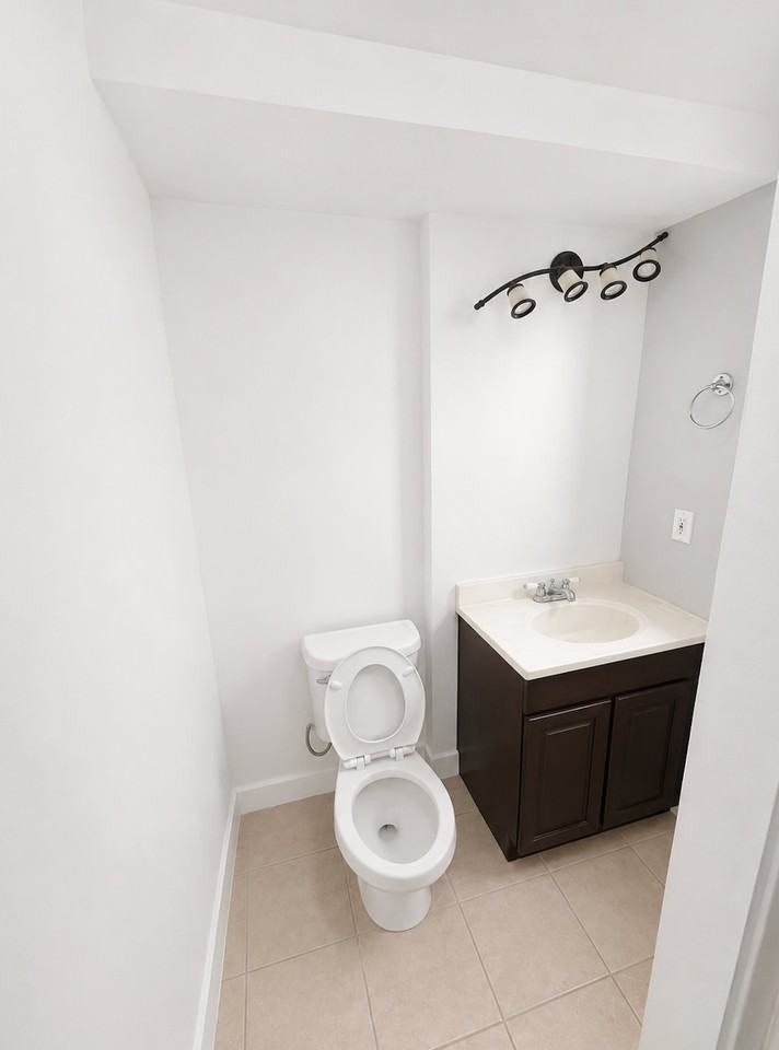5242 S Hamlet Cir #B - Photo 4 of 6