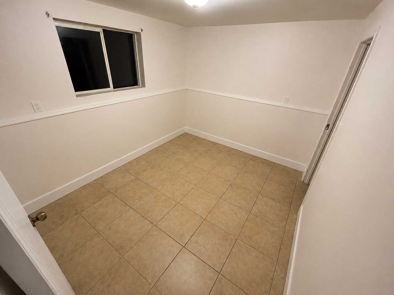 5242 S Hamlet Cir #B - Photo 6 of 6
