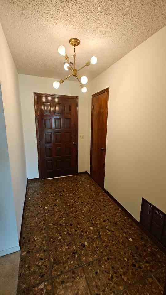 1738 Ridgeview Dr - Photo 2 of 18