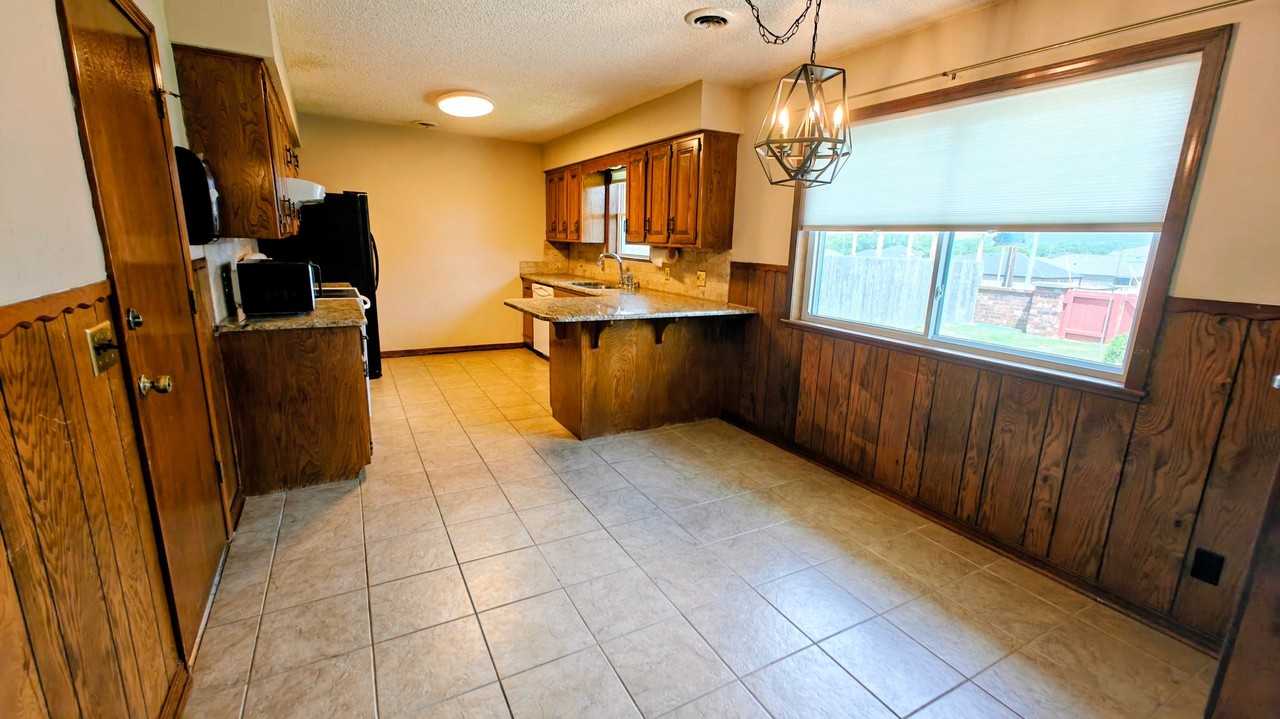 1738 Ridgeview Dr - Photo 5 of 18