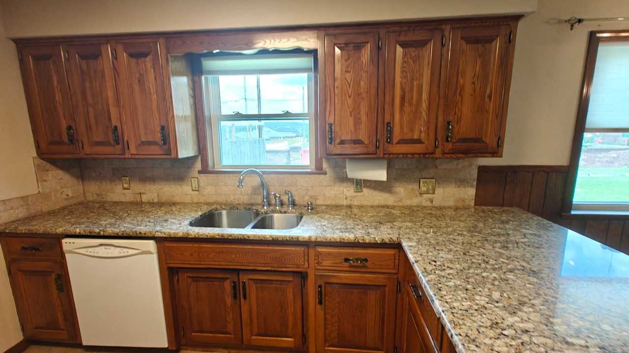 1738 Ridgeview Dr - Photo 6 of 18