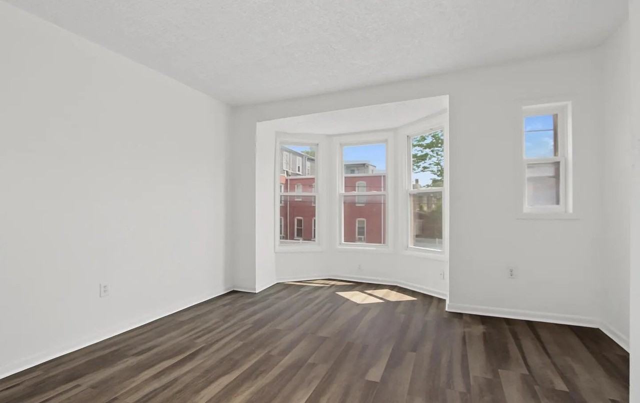 460 S Pershing Ave - Photo 4 of 11