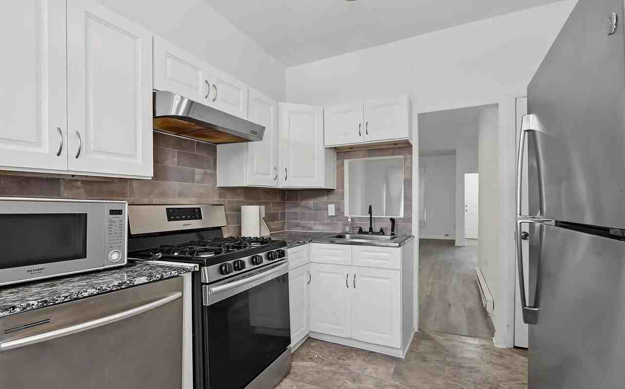460 S Pershing Ave - Photo 6 of 11