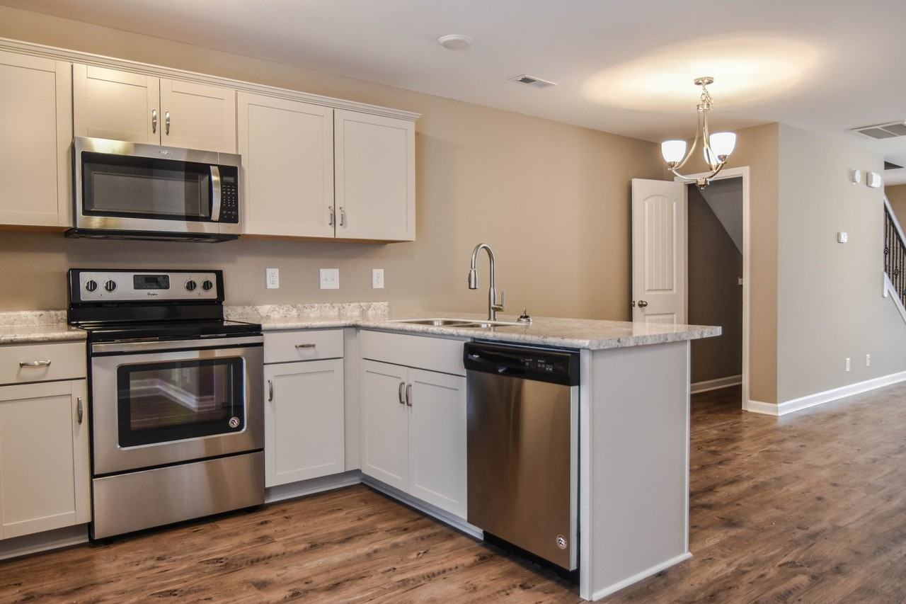 259 Alexander Blvd - Photo 7 of 15