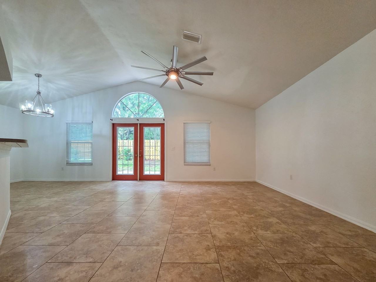 4437 Nw 34th Ter - Photo 3 of 24