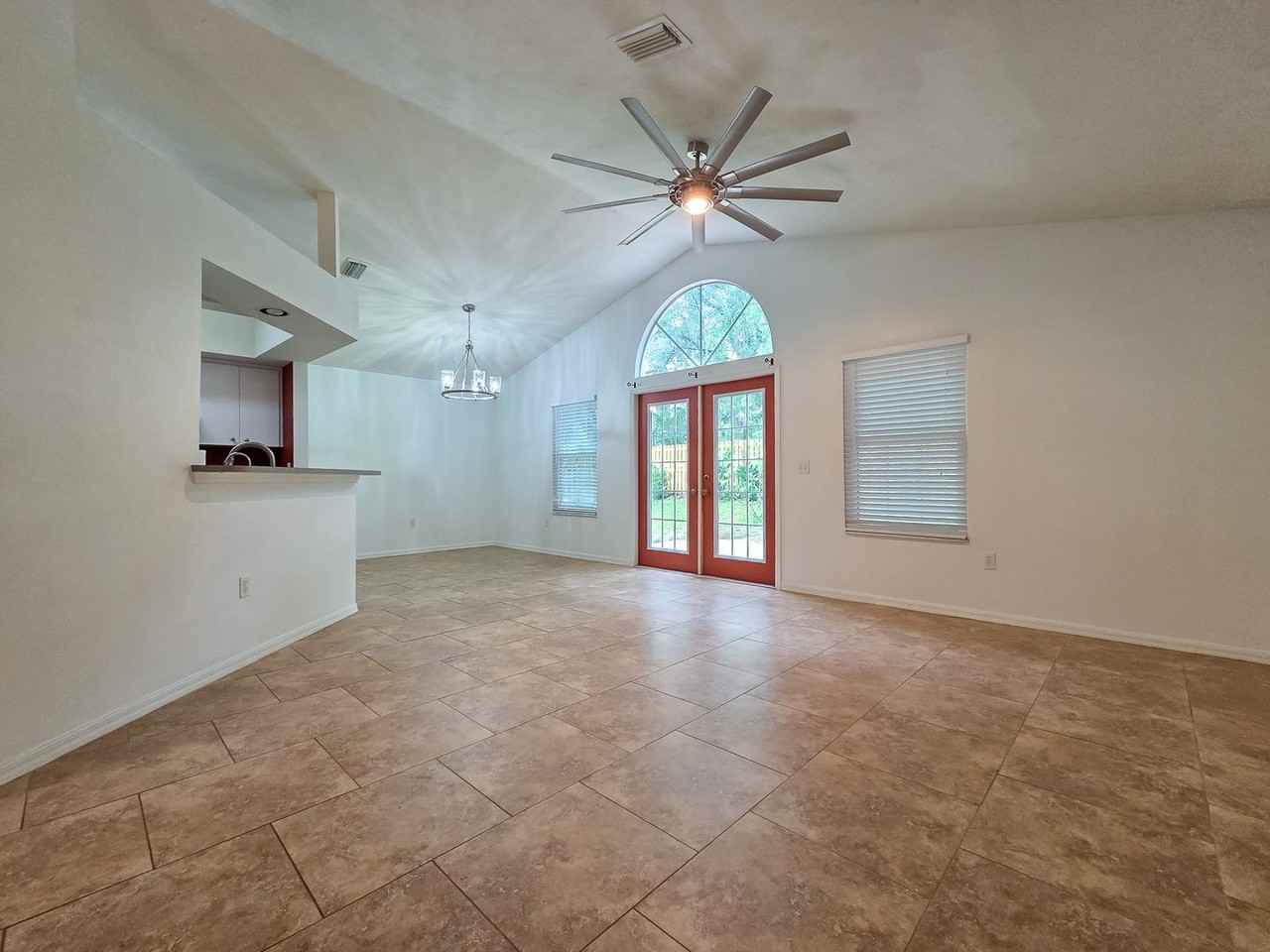 4437 Nw 34th Ter - Photo 4 of 24