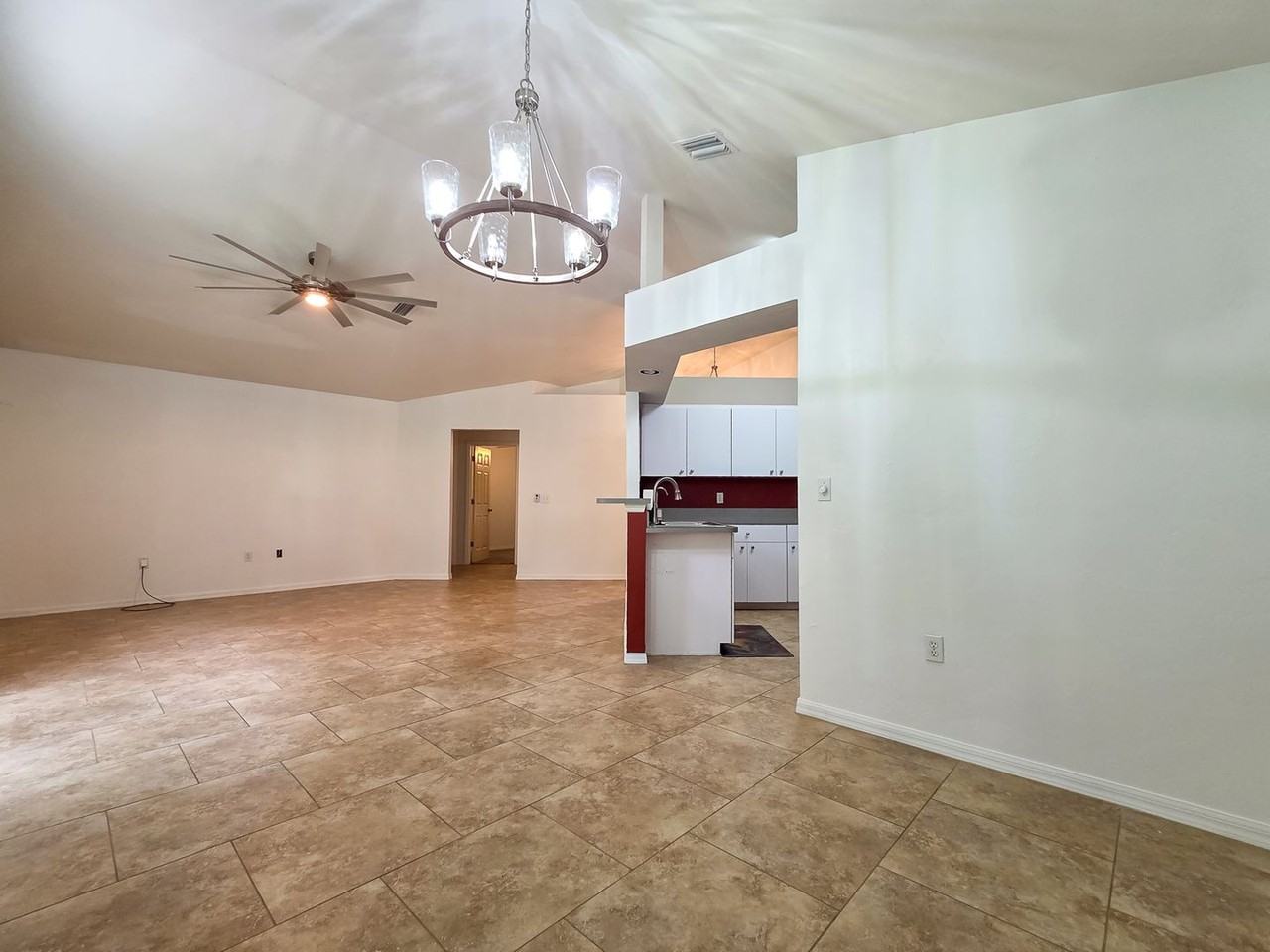4437 Nw 34th Ter - Photo 5 of 24