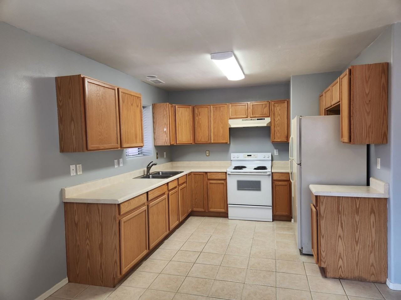 601 W Frontier St - Photo 7 of 19