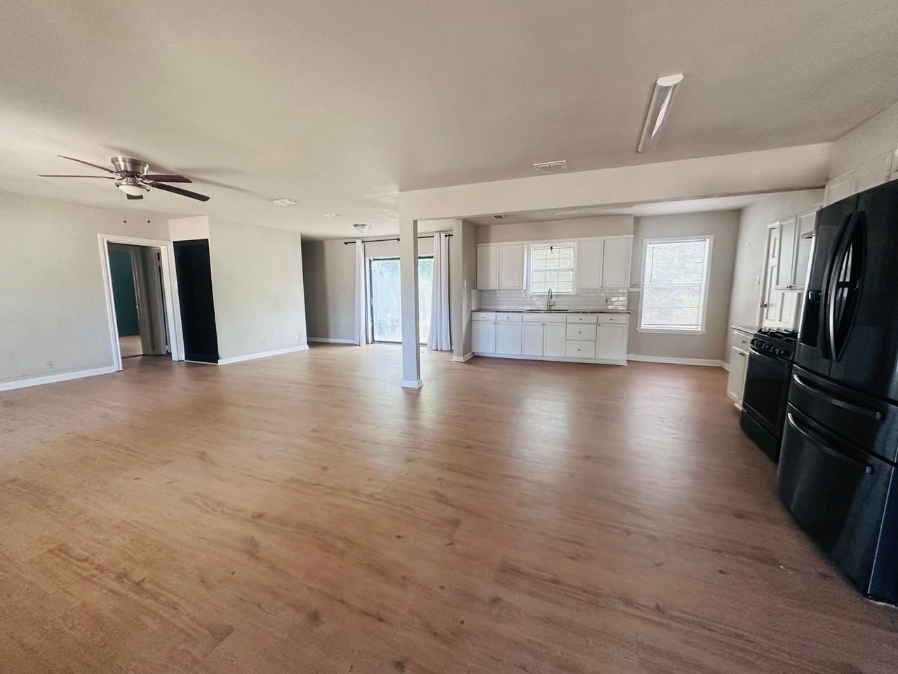 1325 Tyler Ave - Photo 4 of 15