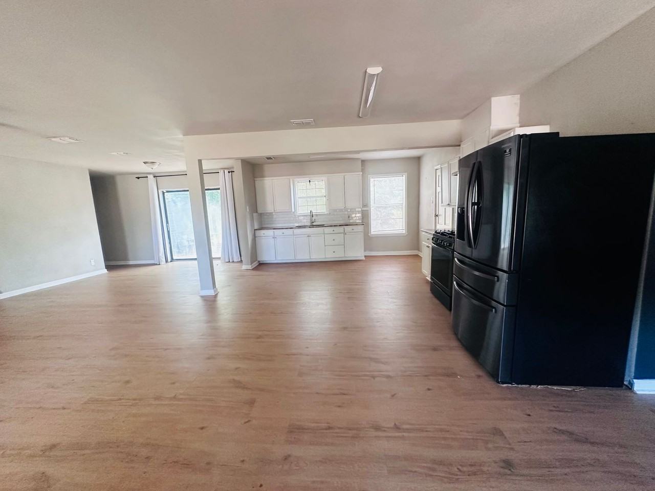 1325 Tyler Ave - Photo 5 of 15