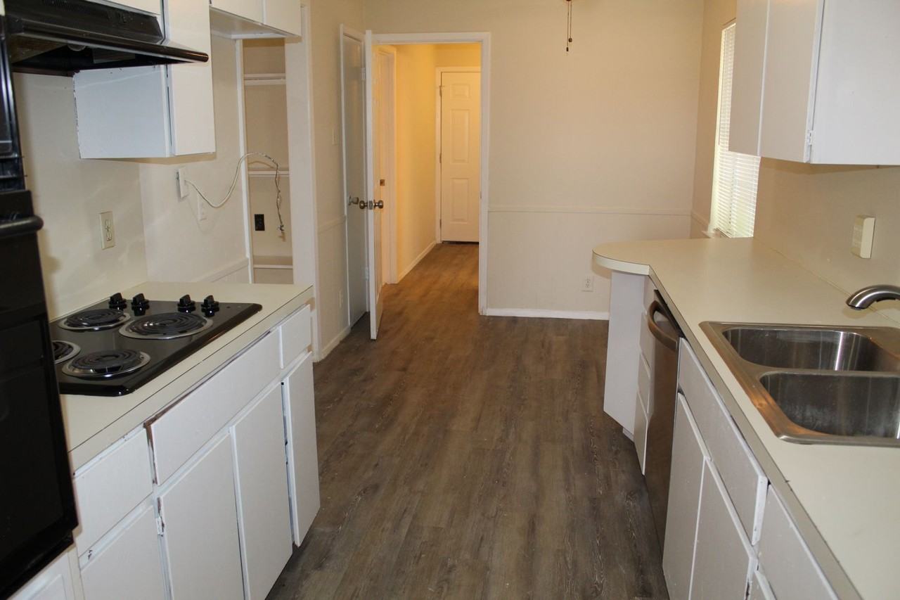 1903 N Floyd Rd - Photo 6 of 19