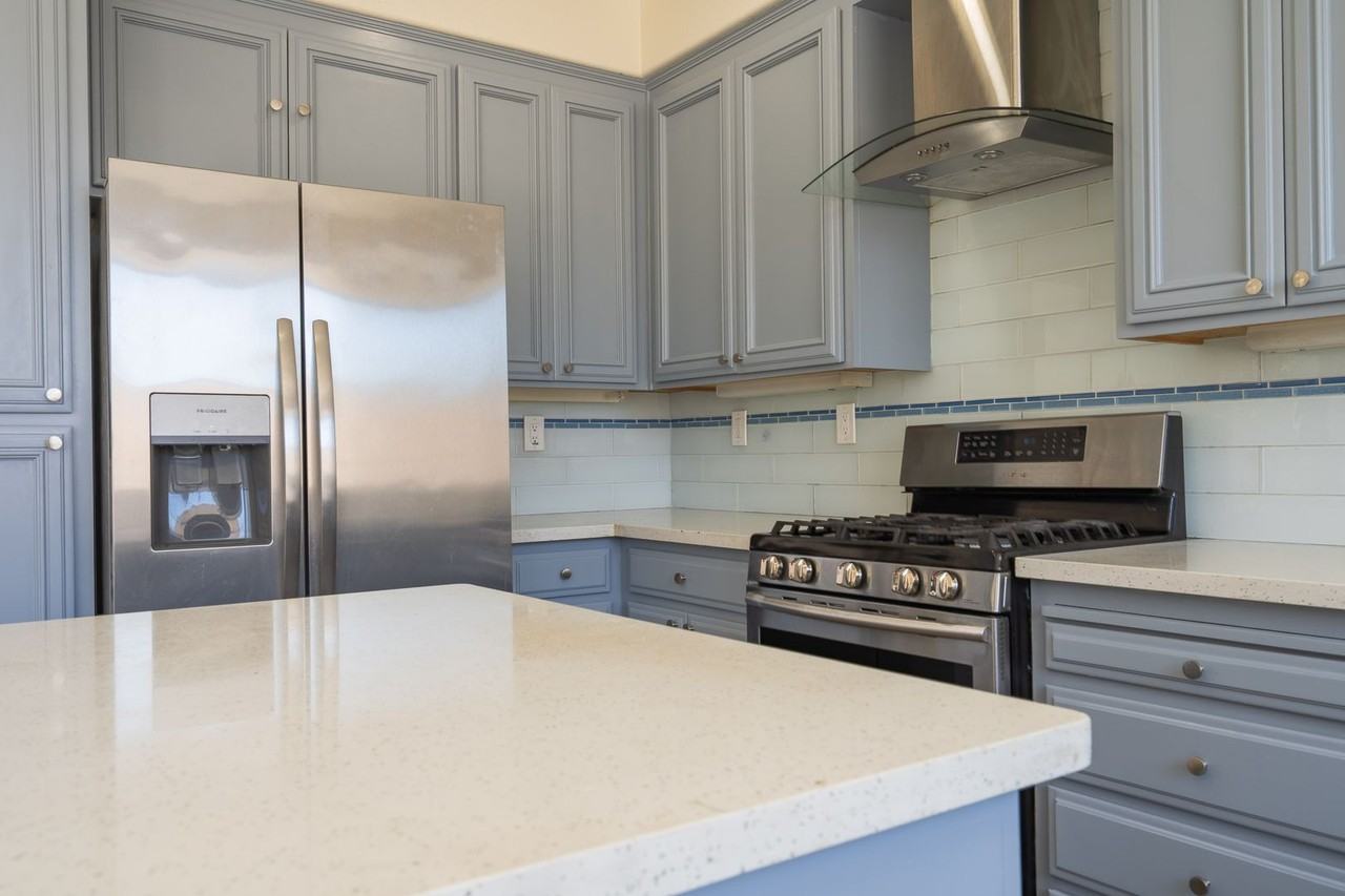 1109 Camellia Ct - Photo 3 of 49