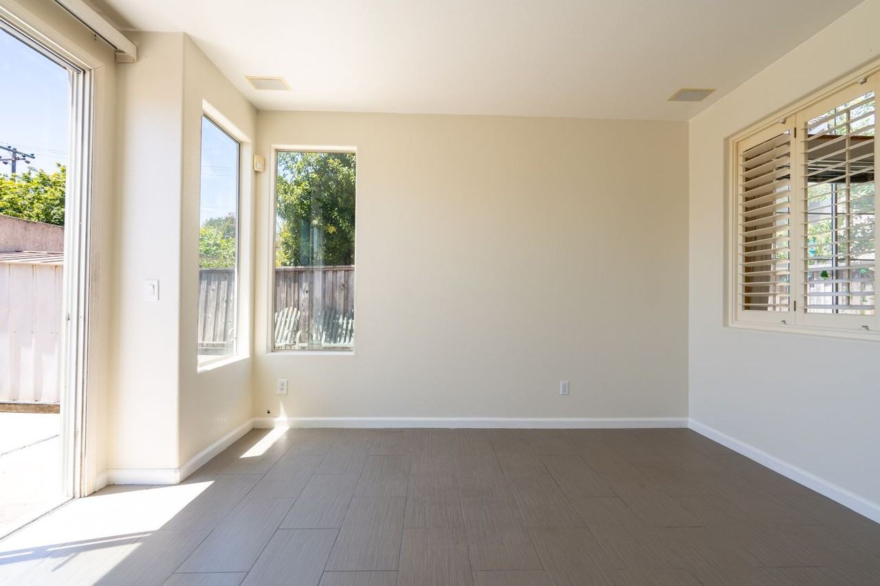 1109 Camellia Ct - Photo 4 of 49