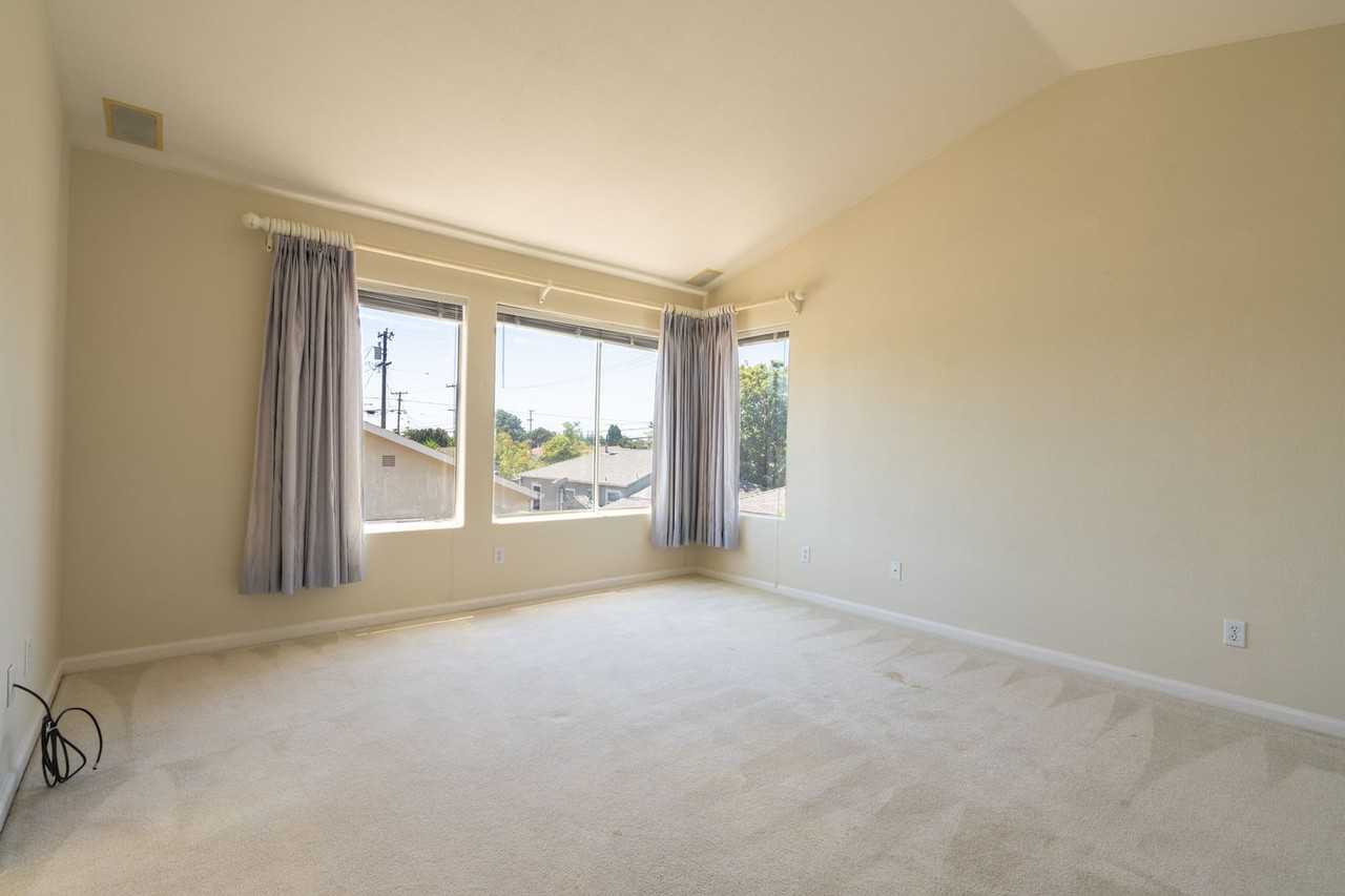 1109 Camellia Ct - Photo 5 of 49