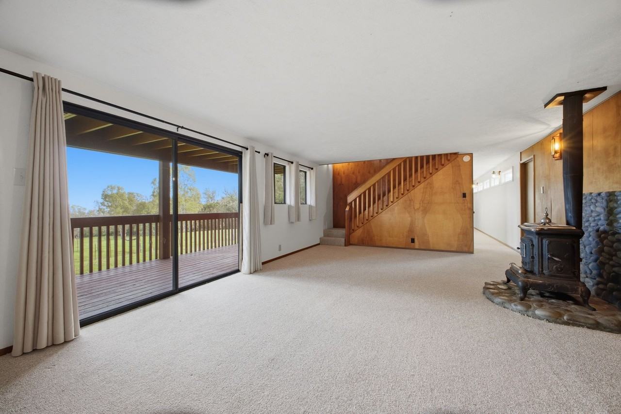1015 Piiholo Rd - Photo 4 of 23