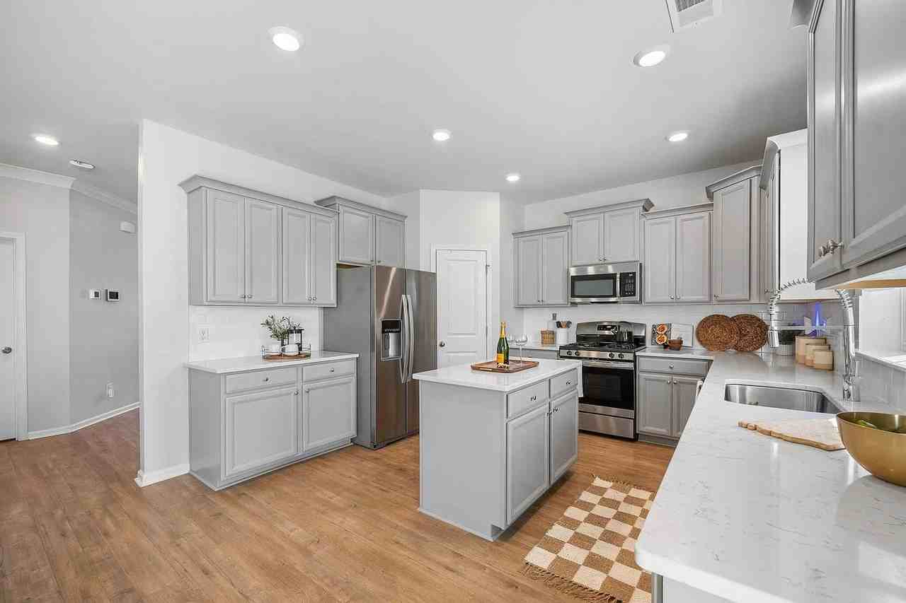 1164 Mossy Rock Dr - Photo 4 of 35
