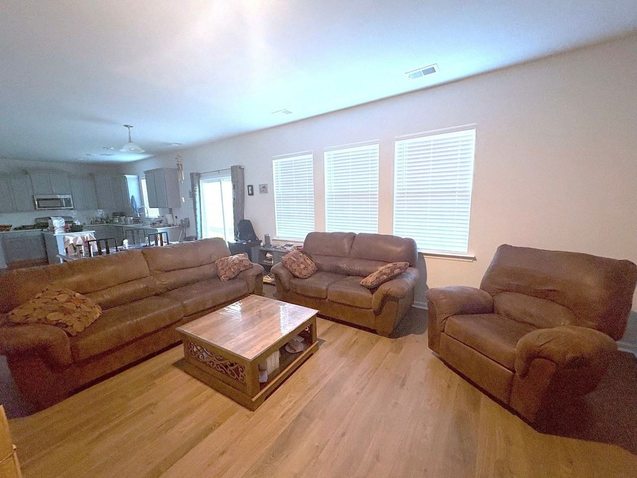 1164 Mossy Rock Dr - Photo 7 of 35