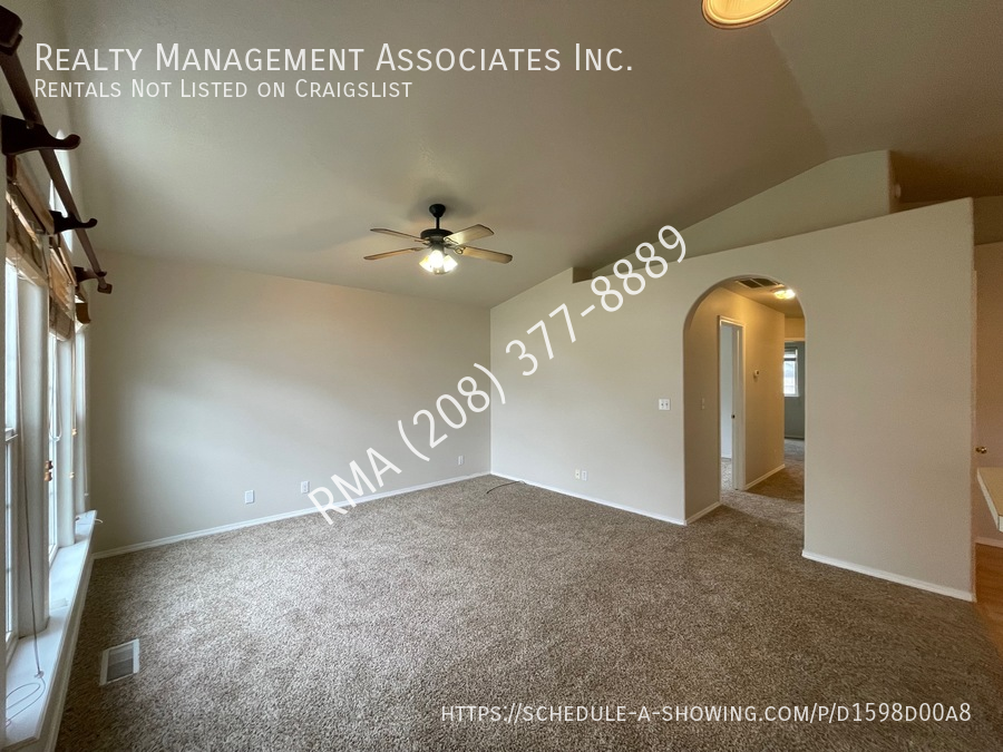 623 E Woodbury Dr - Photo 2 of 15