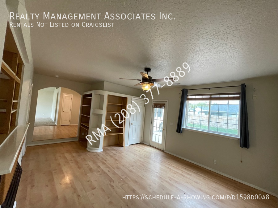 623 E Woodbury Dr - Photo 4 of 15