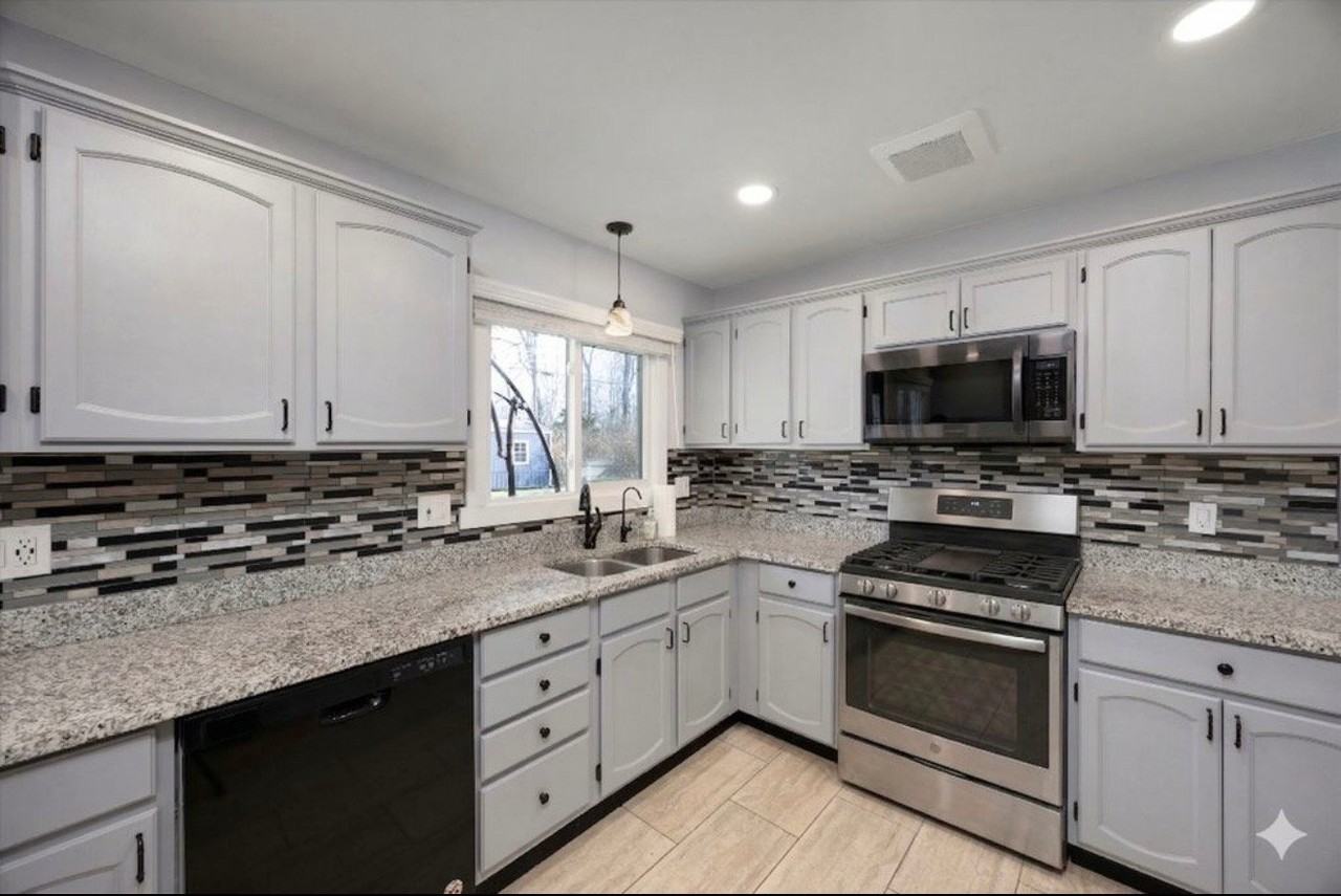 37880 Wendy Lee St - Photo 3 of 14