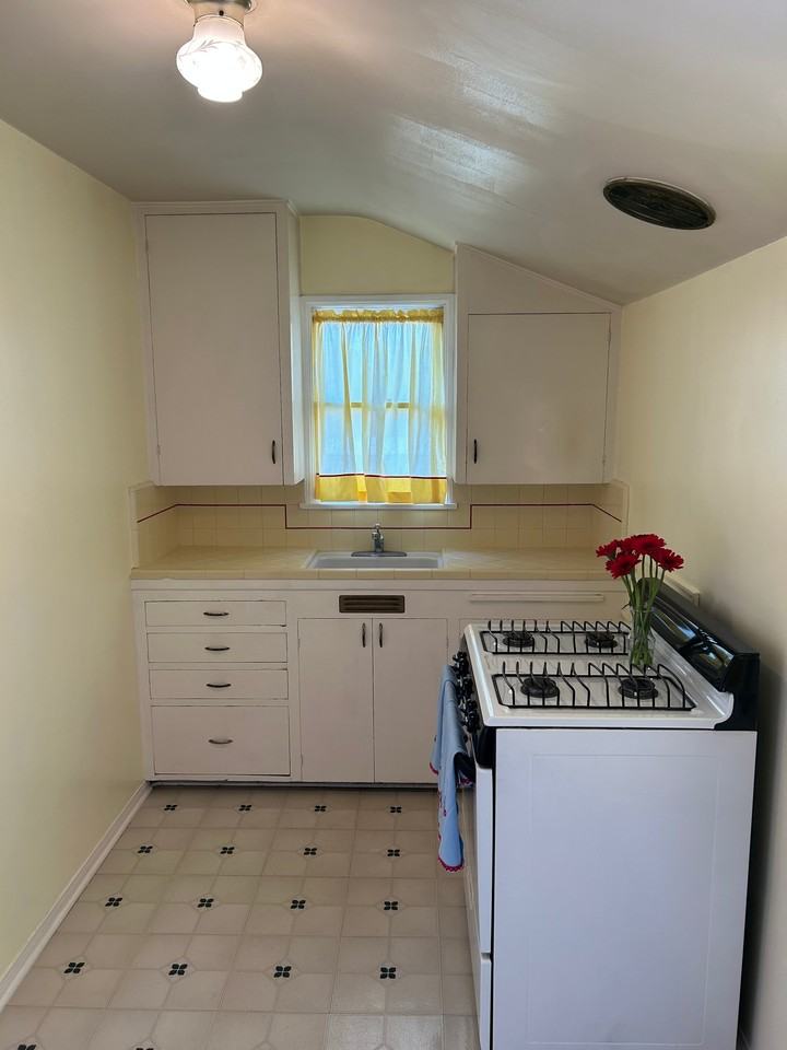 337 1/2 Park Ave - Photo 6 of 18