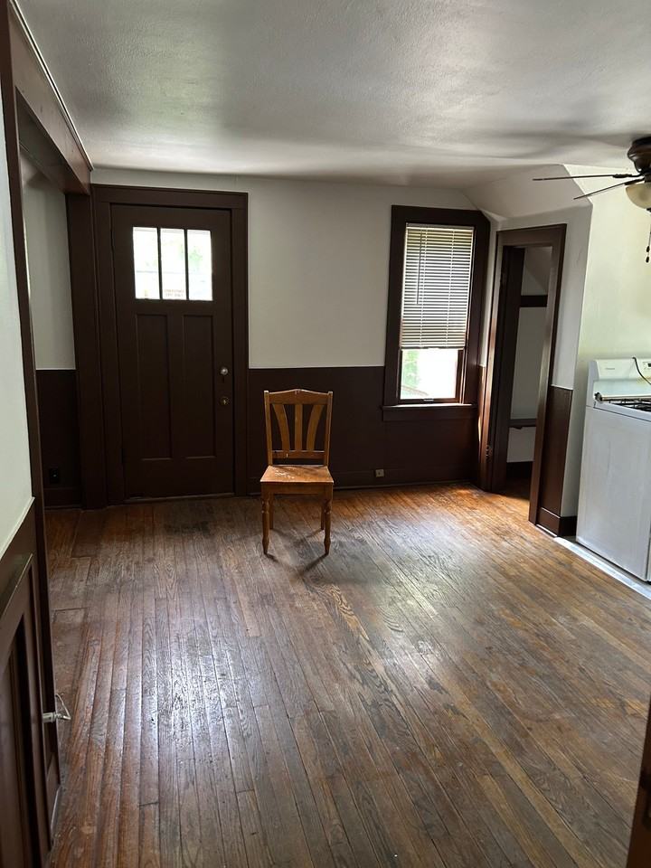 1402 Northport Dr - Photo 3 of 10