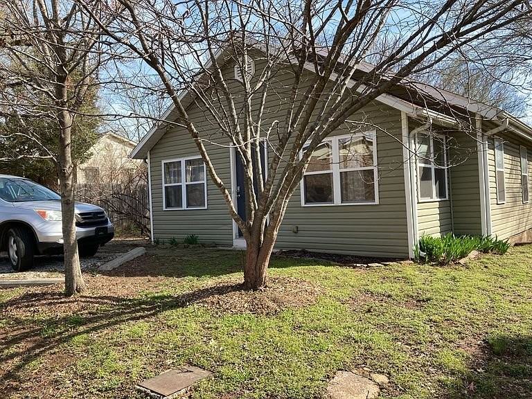 258 S Hill Ave - Photo 2 of 12