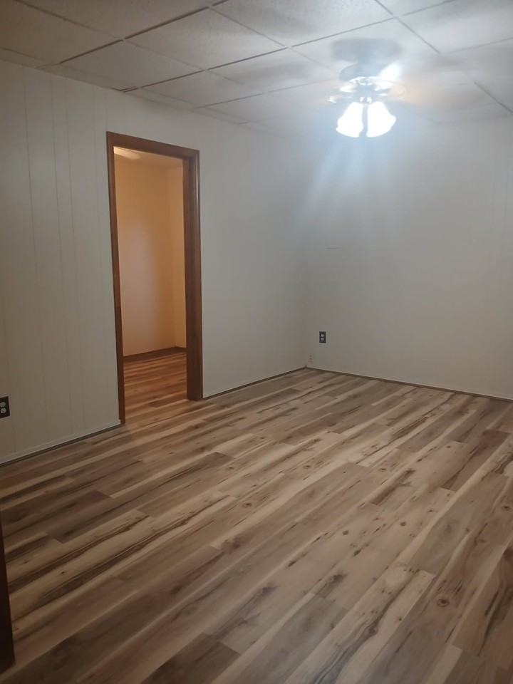 610 W 7th St - Photo 6 of 12