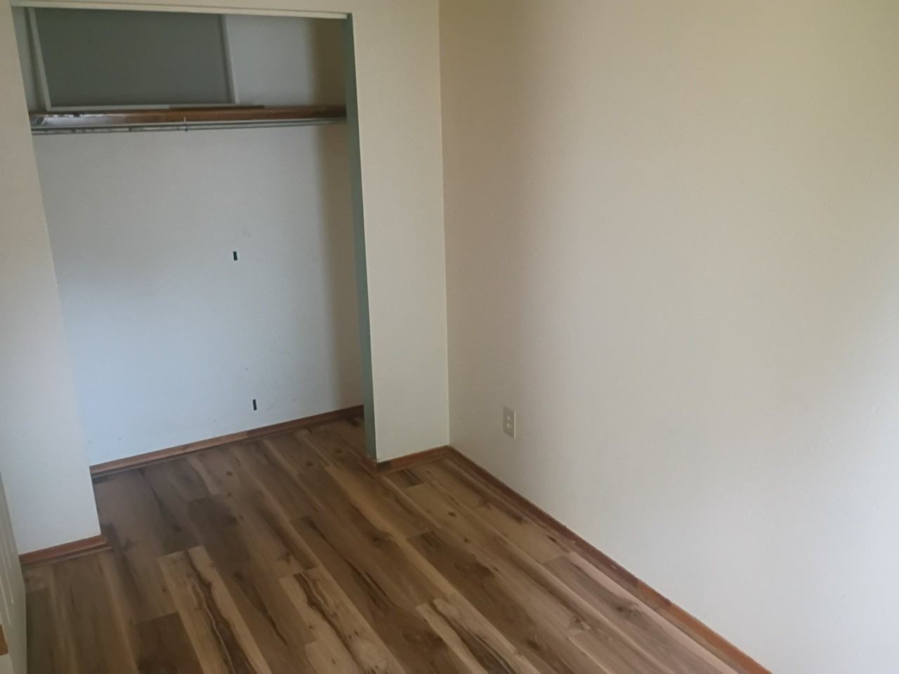 610 W 7th St - Photo 7 of 12