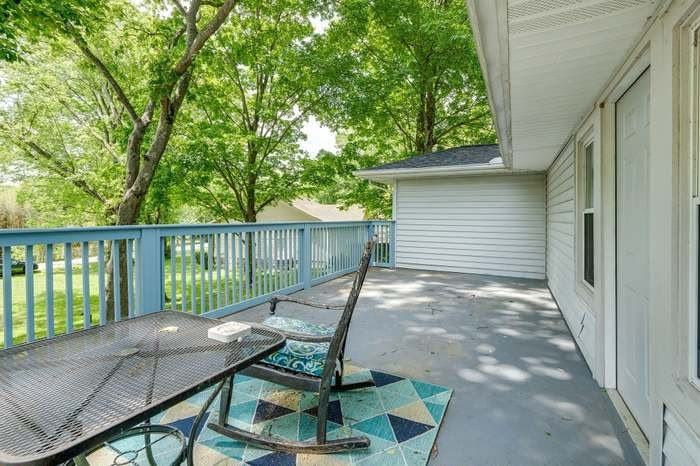 100 Meadow St - Photo 2 of 10